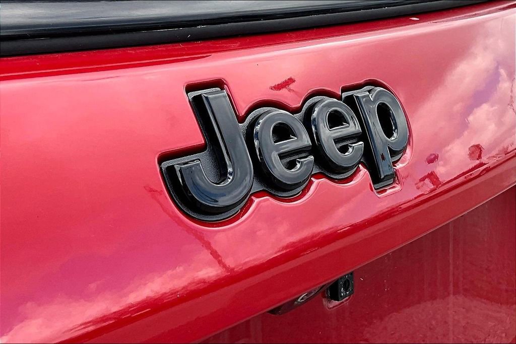 Used 2018 Jeep Compass Latitude w/ Popular Equipment Group image 9