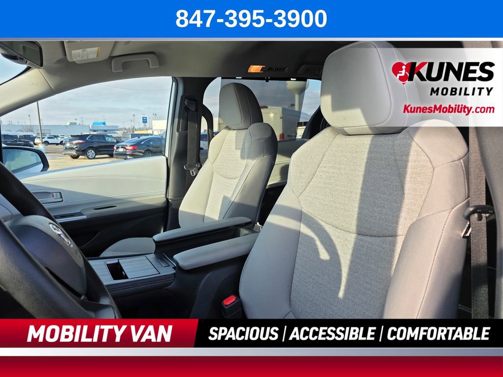 Used 2026 Toyota Sienna LE FWD image 16