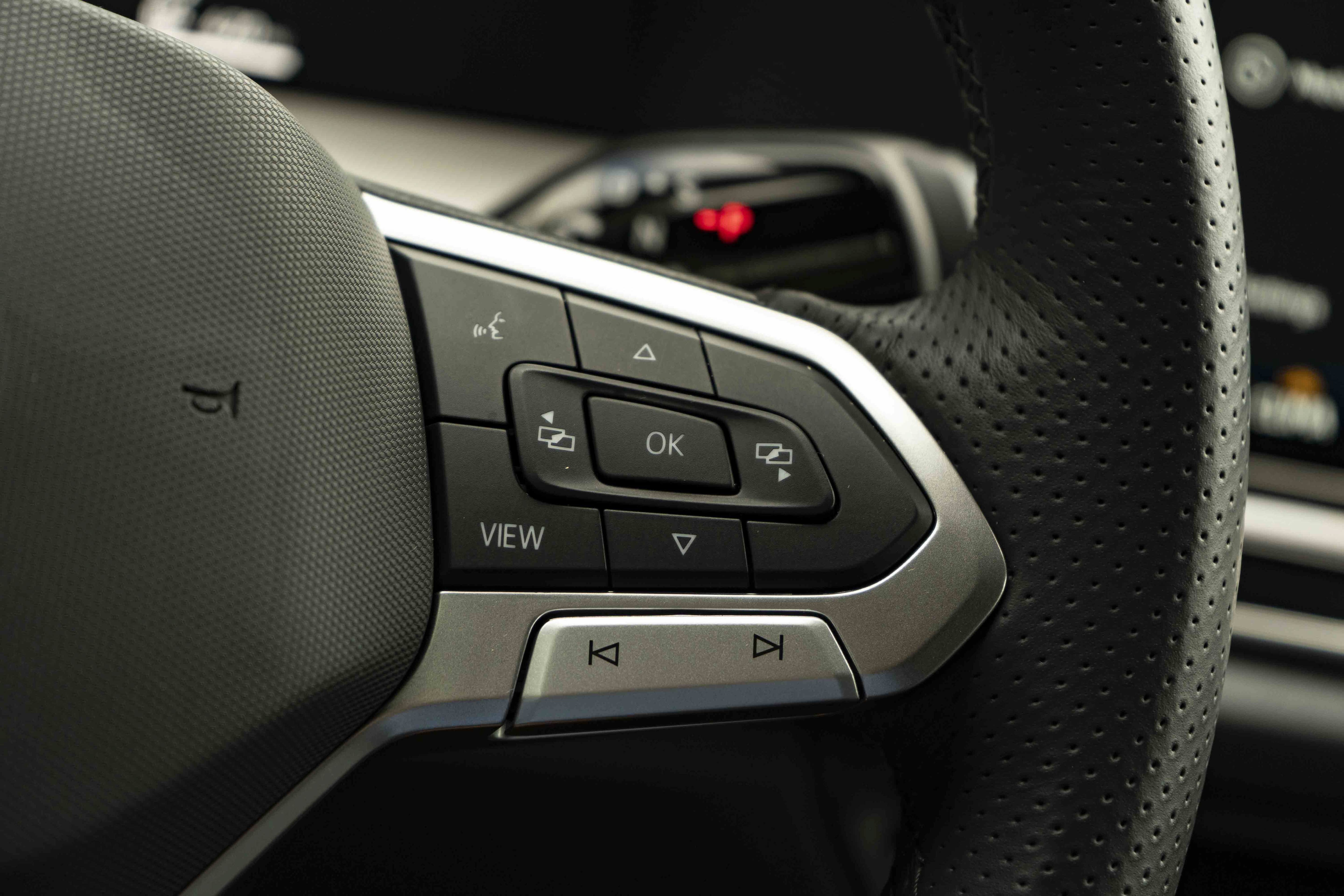 Certified 2026 Volkswagen Tiguan SE R-Line FWD image 20