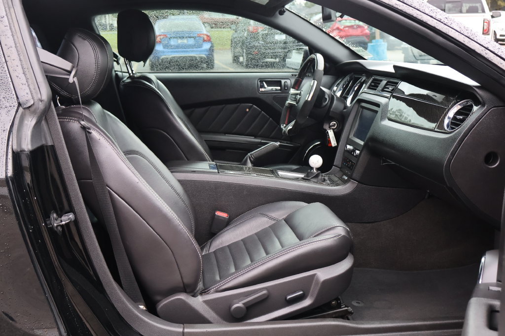 Used 2013 Ford Mustang GT Premium w/ Brembo Brake Pkg RWD image 9