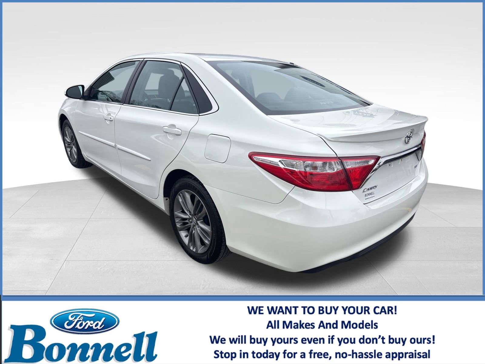 Used 2015 Toyota Camry SE image 3
