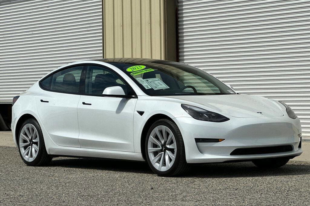 Used 2023 Tesla Model 3 Standard Range image 8