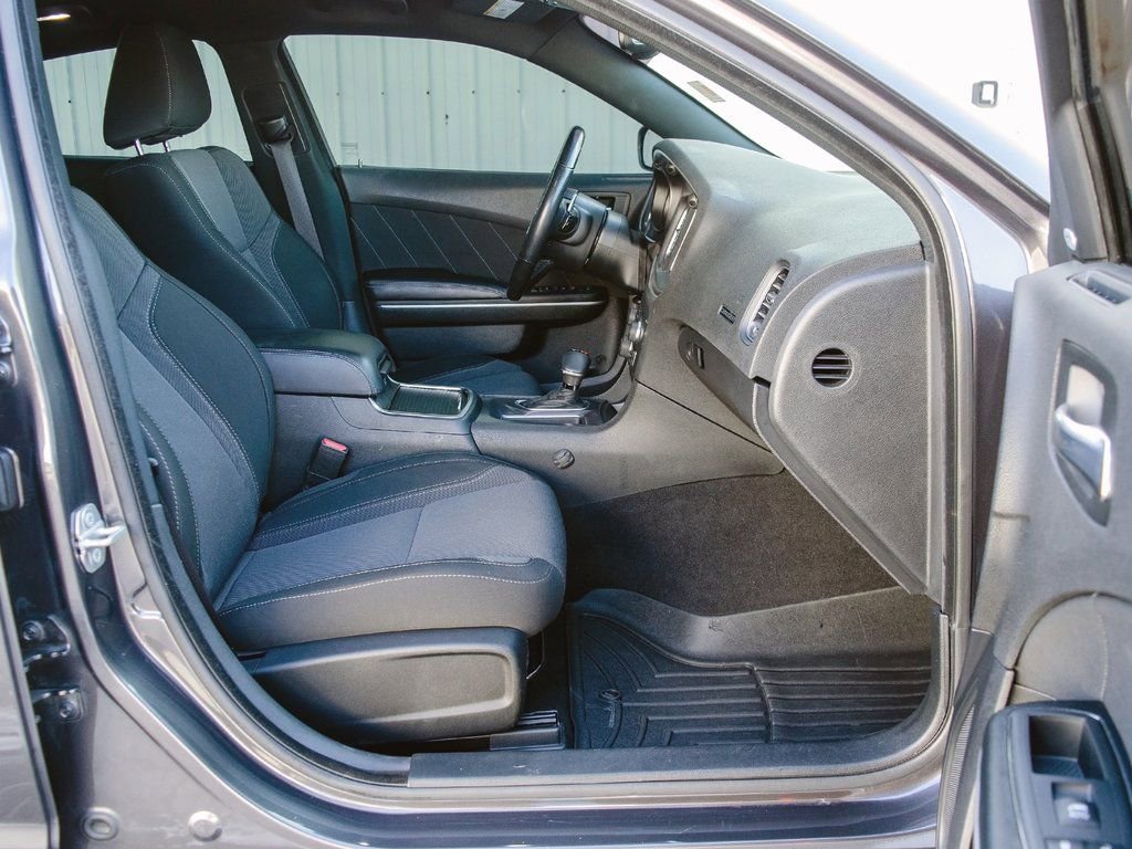 Used 2020 Dodge Charger SXT image 31