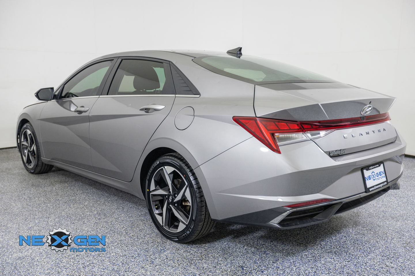 Used 2021 Hyundai Elantra SEL w/ Convenience + Premium Package FWD image 5
