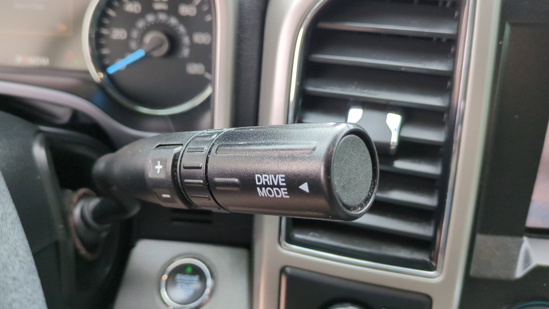 Used 2019 Ford F150 Lariat w/ Max Trailer Tow Package image 26