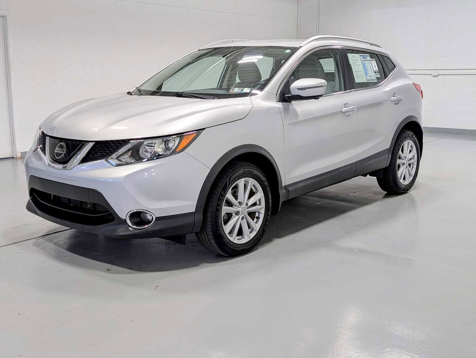 Used 2018 Nissan Rogue Sport SV w/ SV Technology Package AWD/4WD image 1