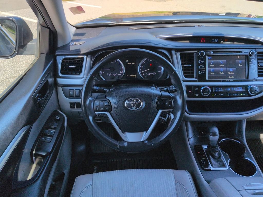 Used 2017 Toyota Highlander Plus AWD/4WD image 12