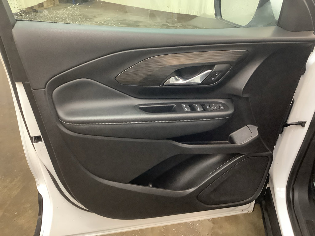 Used 2024 GMC Terrain SLE image 12