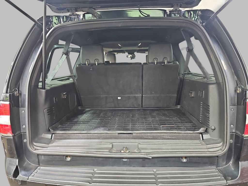 Used 2011 Lincoln Navigator L 4WD image 17