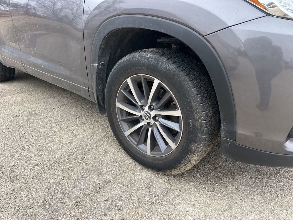 Used 2017 Toyota Highlander XLE image 4
