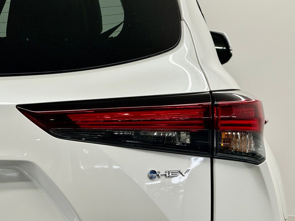 Used 2026 Toyota Highlander Platinum image 12