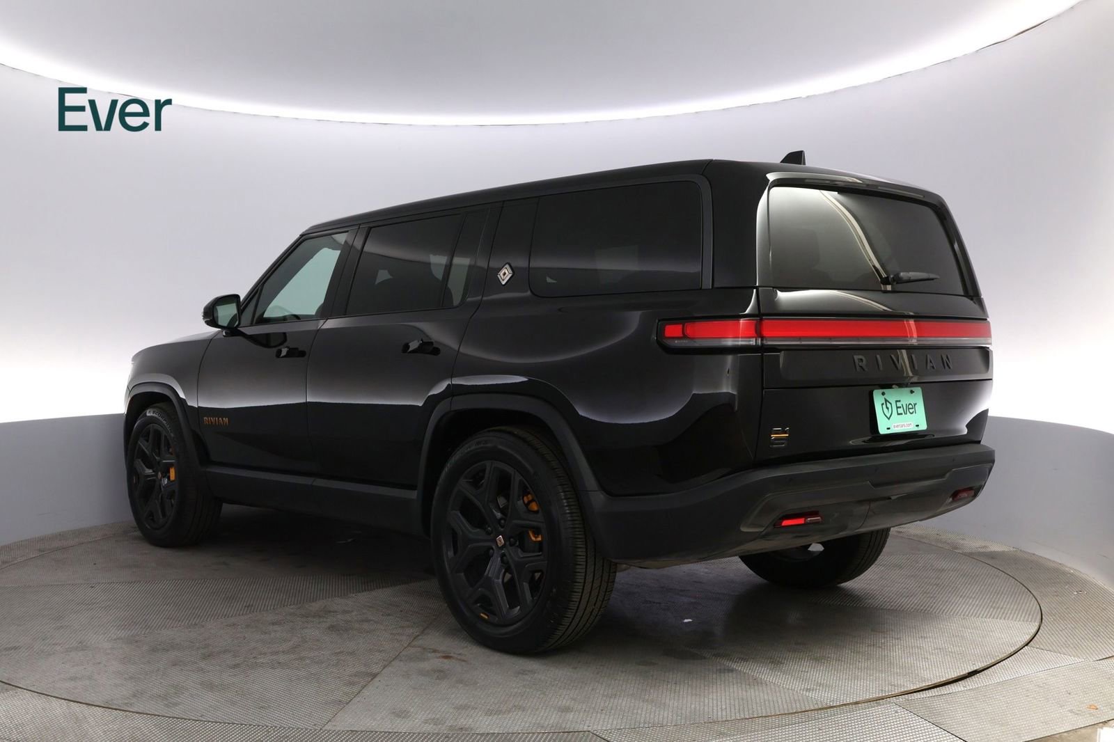 Used 2025 Rivian R1S Premium image 17