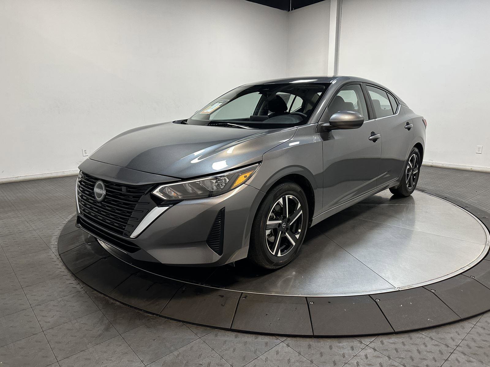 Used 2025 Nissan Sentra SV image 1