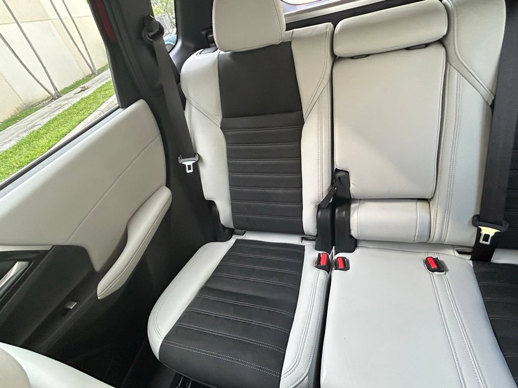 Used 2025 Mitsubishi Outlander SE FWD image 12