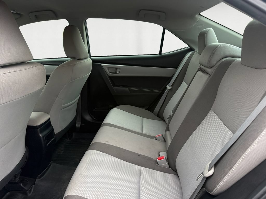 Used 2018 Toyota Corolla LE FWD image 14