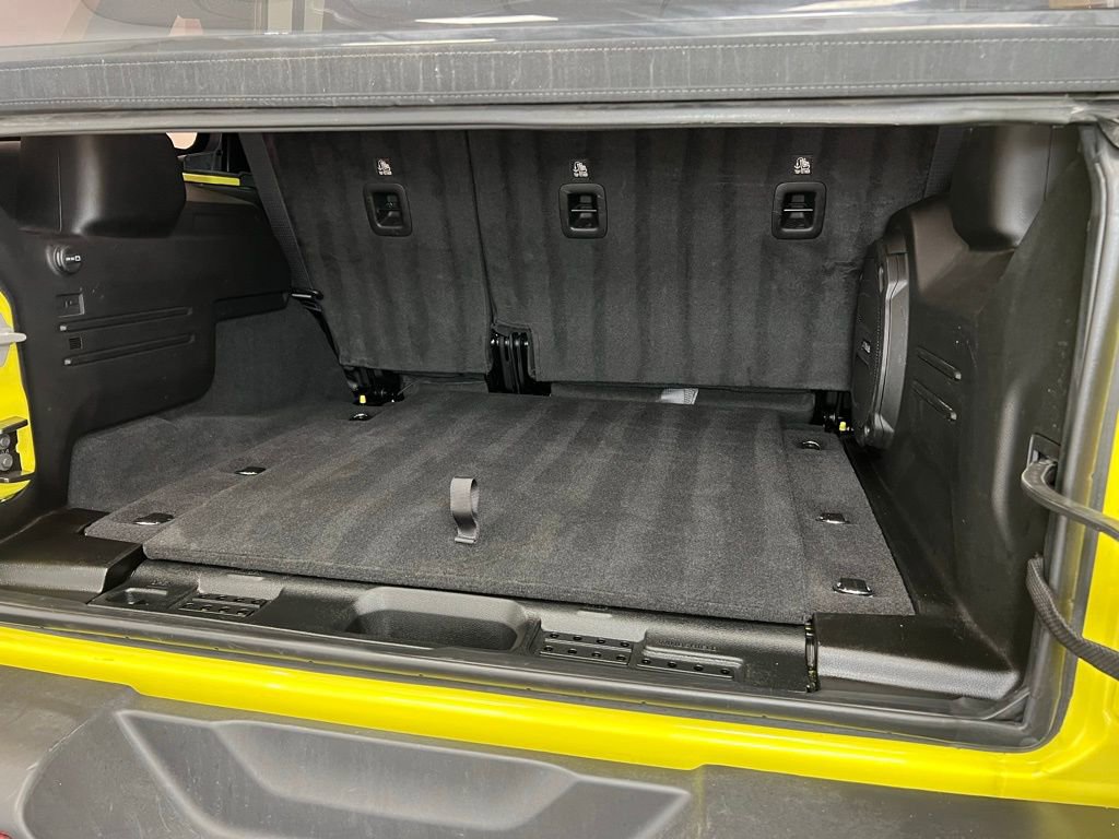 Used 2024 Jeep Wrangler Unlimited Rubicon w/ Technology Group image 7