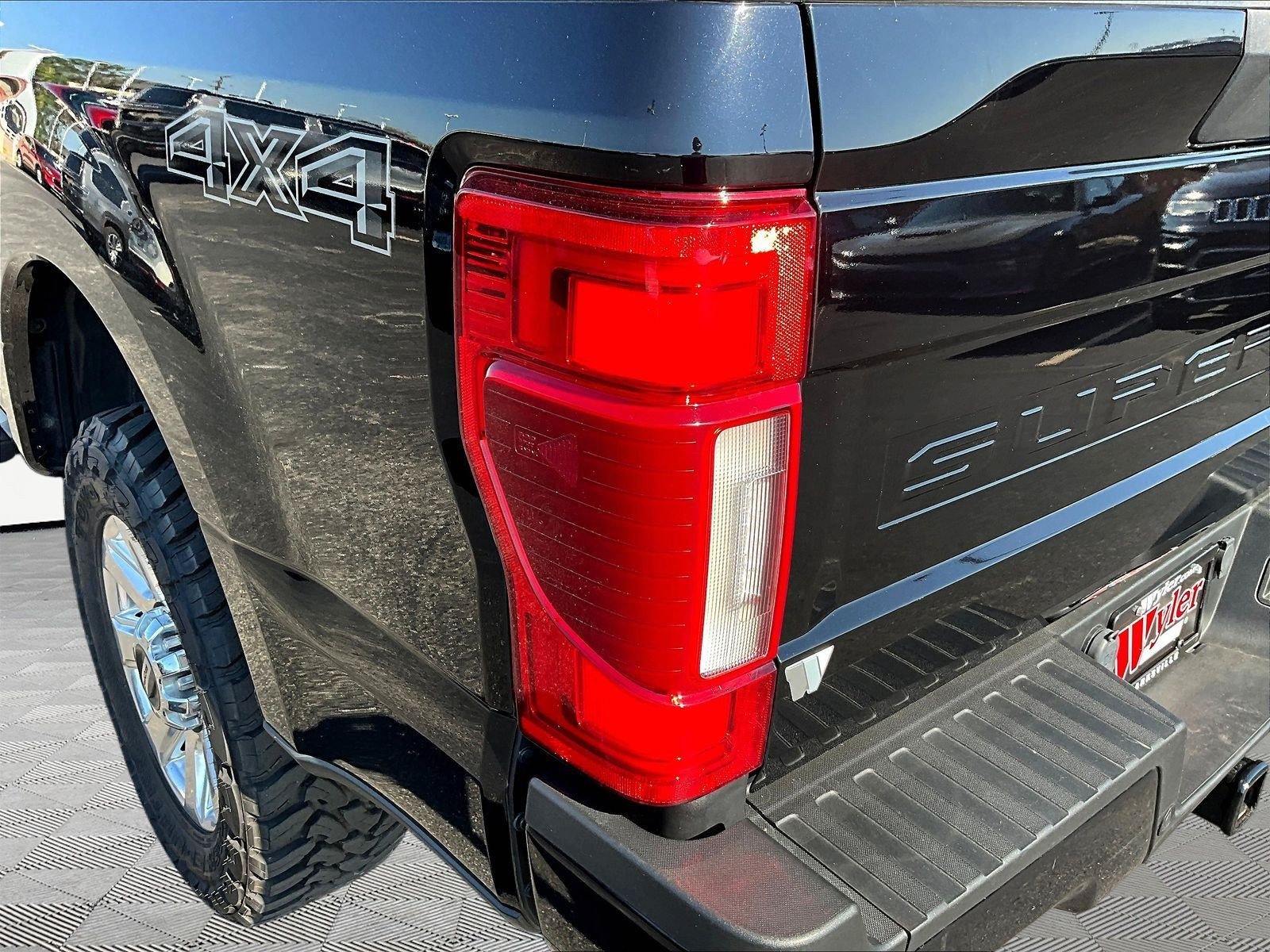 Used 2022 Ford F250 Lariat w/ Black Appearance Pkg AWD/4WD image 24