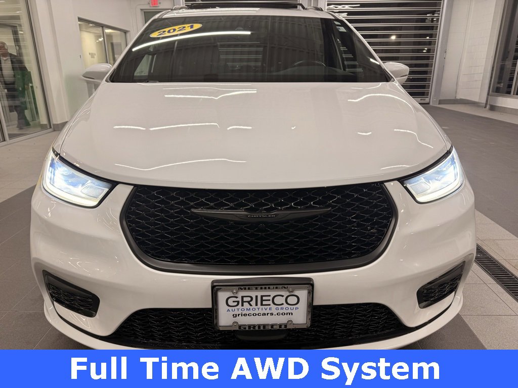 Used 2021 Chrysler Pacifica Touring-L w/ Uconnect Theater Family Group image 2