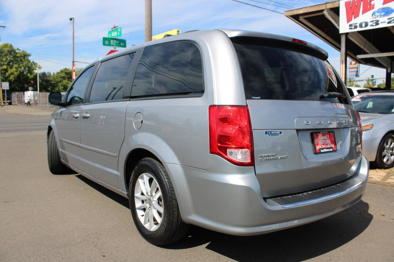 Used 2016 Dodge Grand Caravan SXT FWD image 5