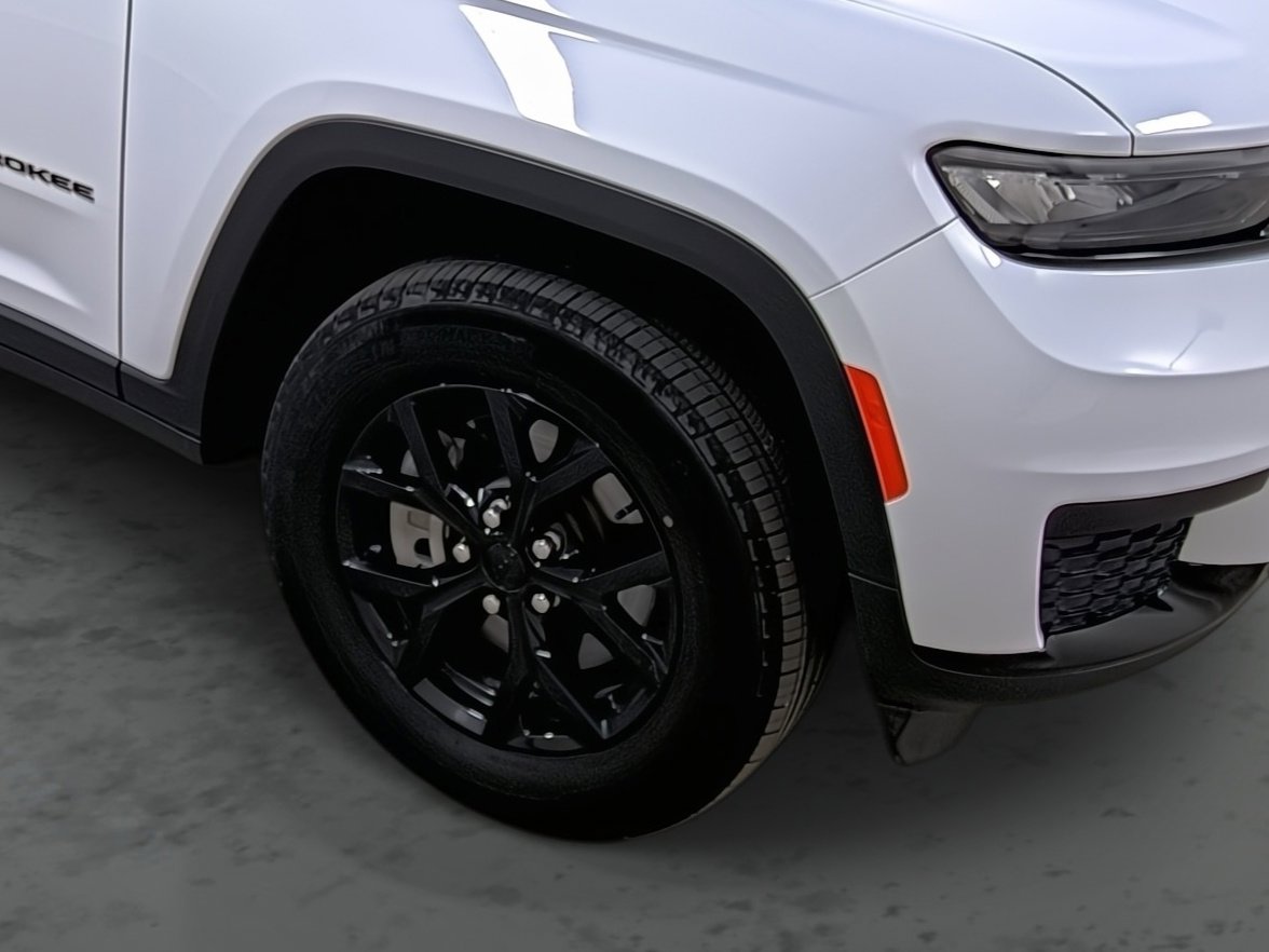 Used 2024 Jeep Grand Cherokee L Laredo image 14