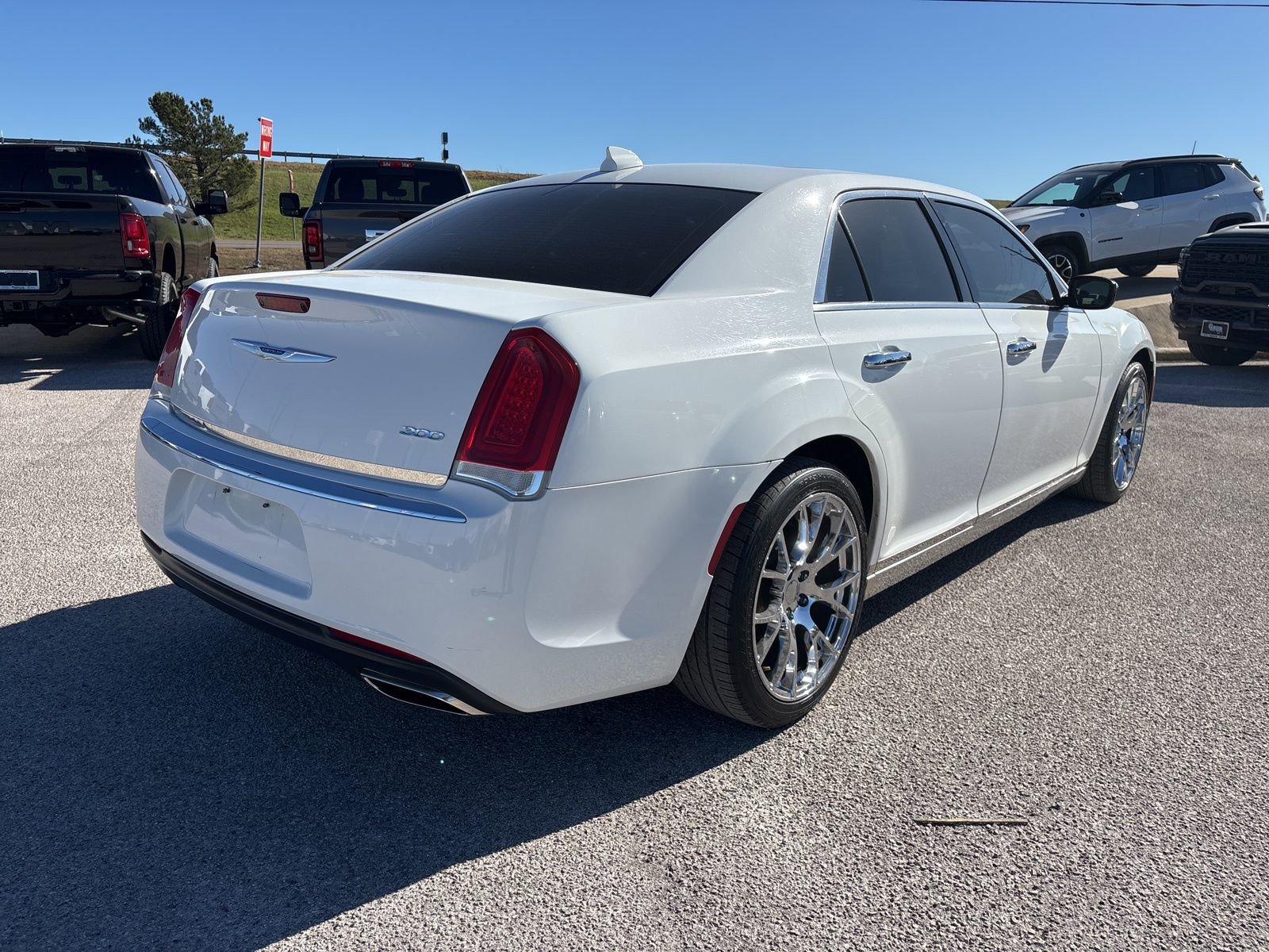 Used 2019 Chrysler 300 Limited image 5