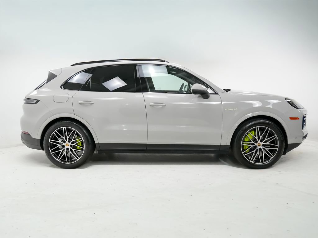 Used 2024 Porsche Cayenne AWD/4WD image 9