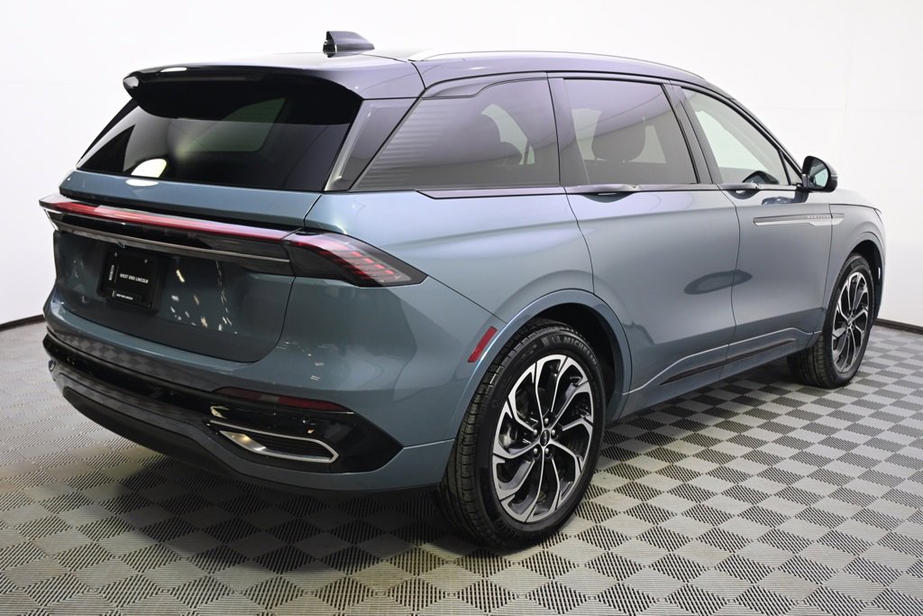 New 2026 Lincoln Nautilus Reserve image 7