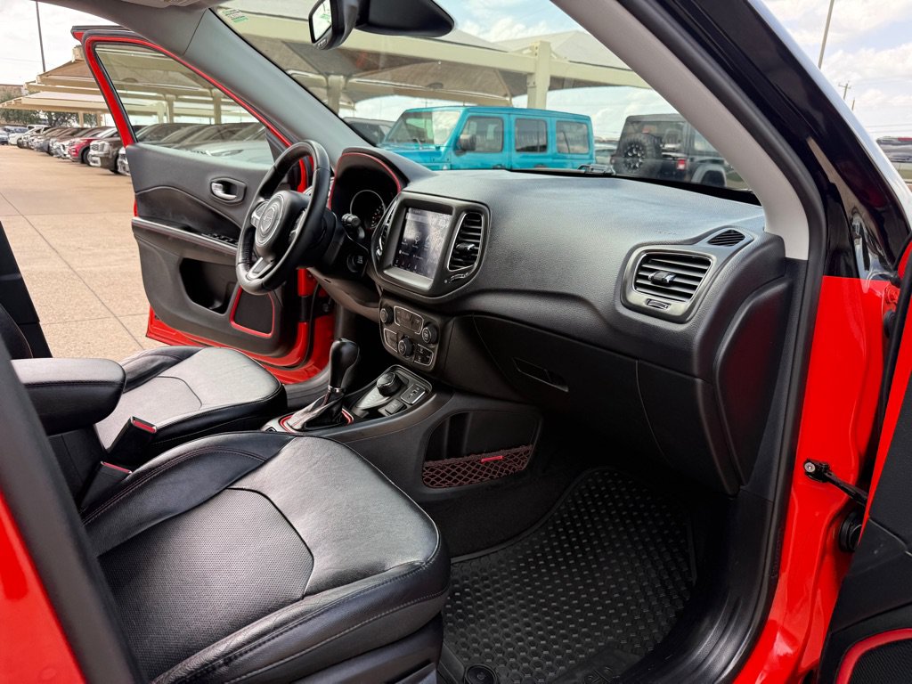 Used 2017 Jeep Compass Trailhawk w/ Leather Interior Group AWD/4WD image 16