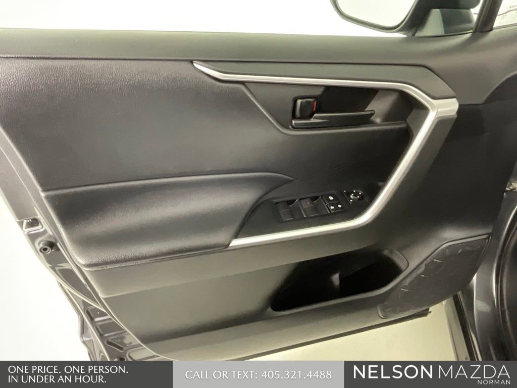 Used 2022 Toyota RAV4 LE image 17