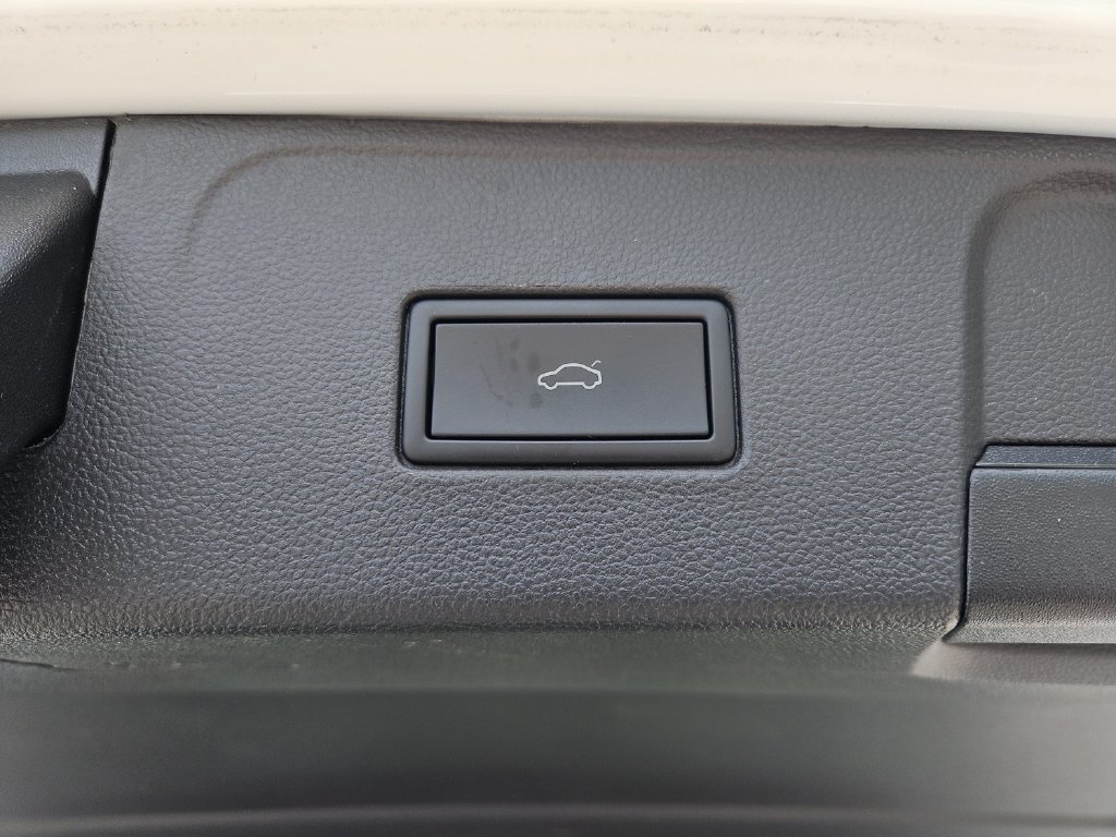 Used 2023 Volkswagen Atlas SE AWD/4WD image 16