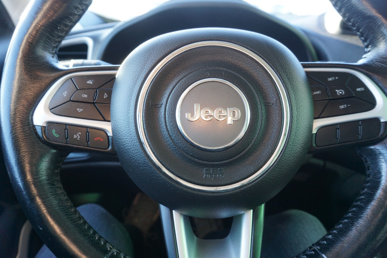 Used 2020 Jeep Renegade Latitude w/ Cold Weather Group image 14