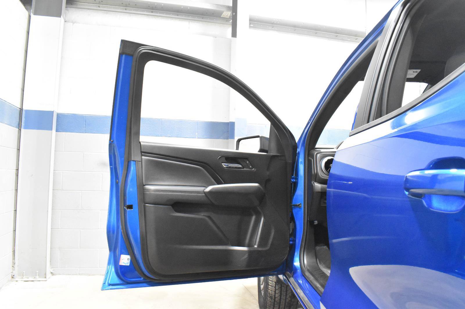 Used 2023 Chevrolet Colorado LT w/ LT Convenience Package II image 12