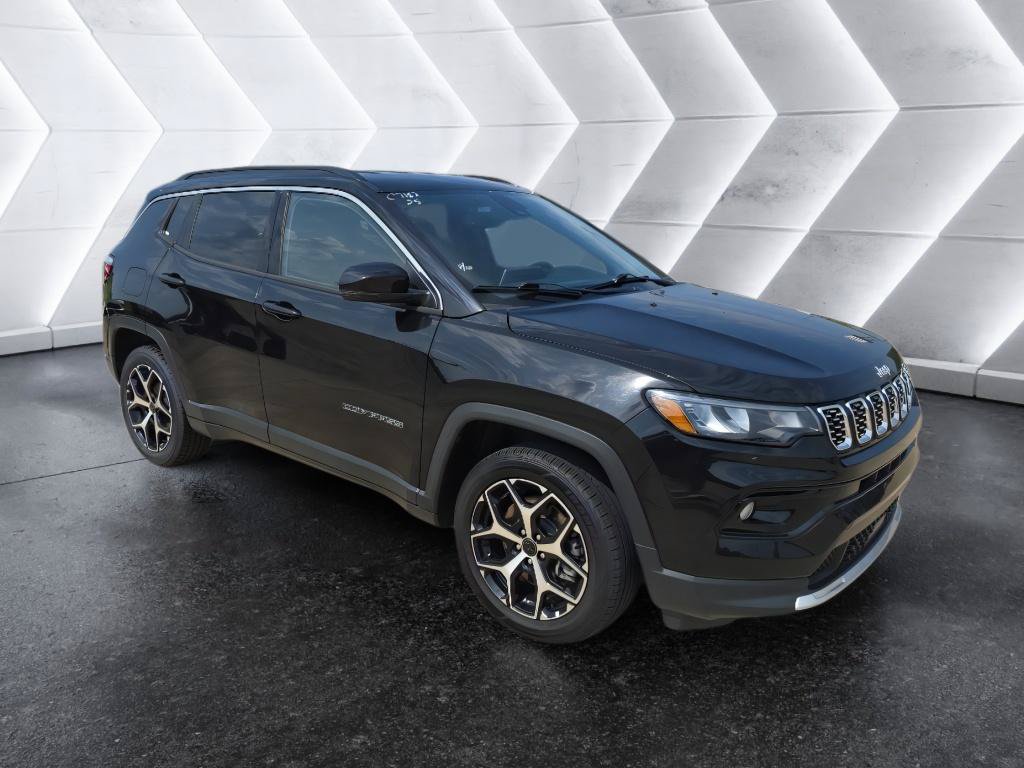 Used 2025 Jeep Compass Limited AWD/4WD image 3