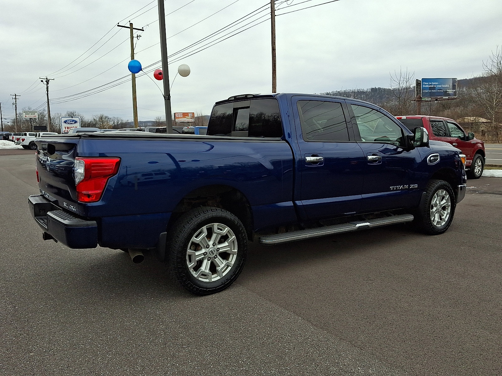 Used 2017 Nissan Titan SL image 11