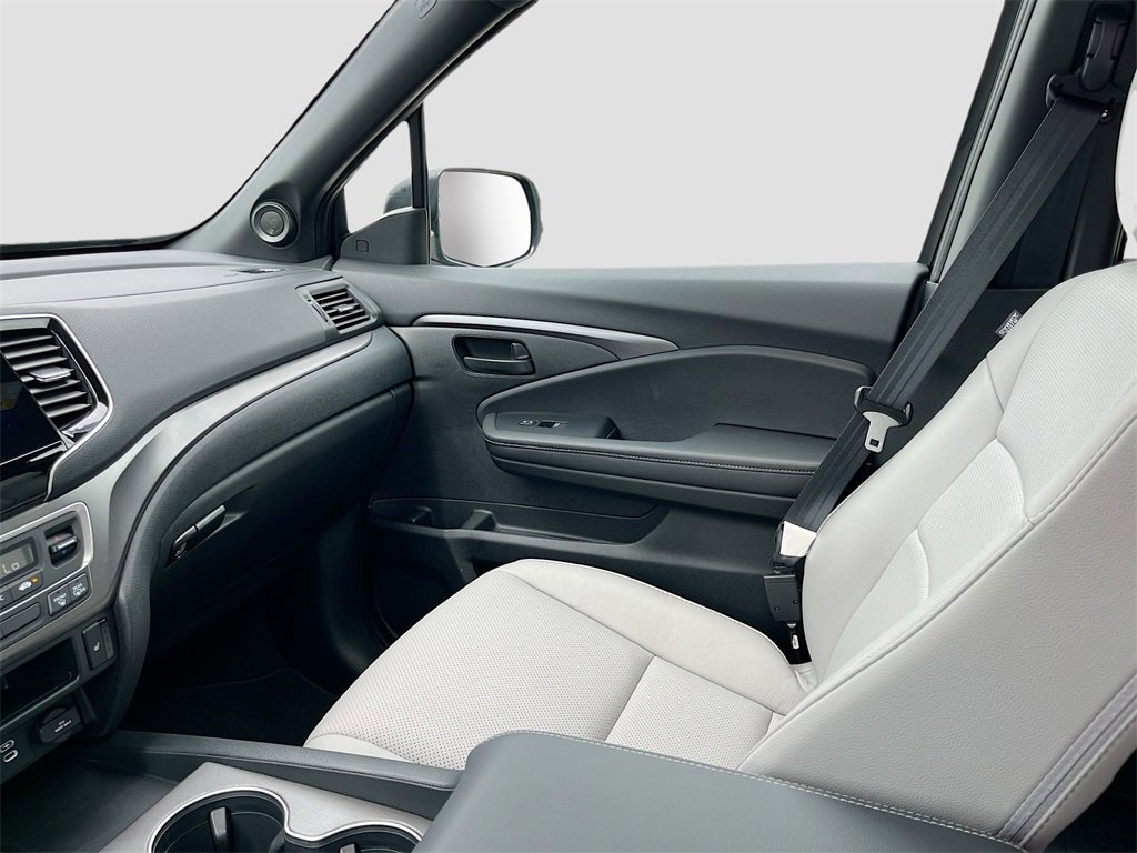 Used 2025 Honda Passport EX-L image 23