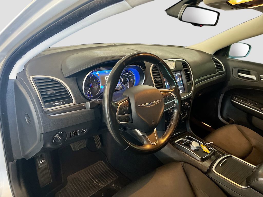 Used 2020 Chrysler 300 Touring w/ Sport Appearance Package image 9