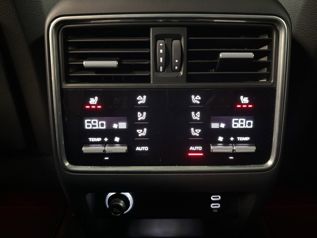 Used 2021 Porsche Cayenne Turbo image 32