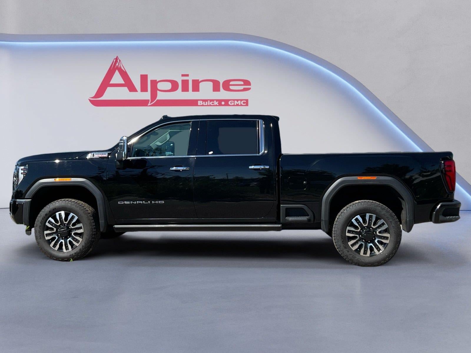 Used 2024 GMC Sierra 3500 Denali w/ Denali Reserve Package AWD/4WD image 2