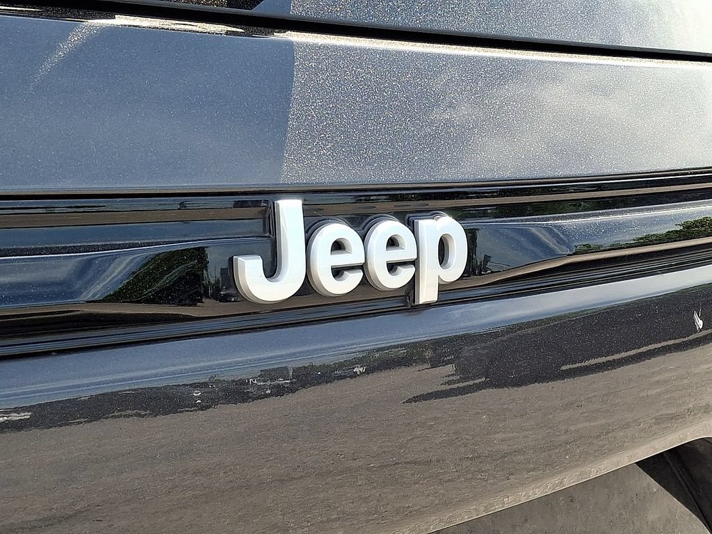 Used 2025 Jeep Grand Cherokee Laredo X AWD/4WD image 31