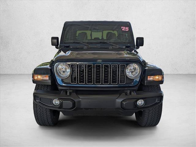 Used 2025 Jeep Gladiator Sport AWD/4WD image 2