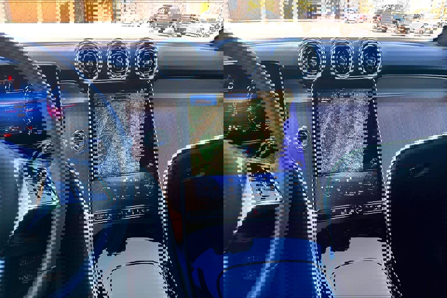 Used 2025 Mercedes-Benz GLC 300 4MATIC image 7