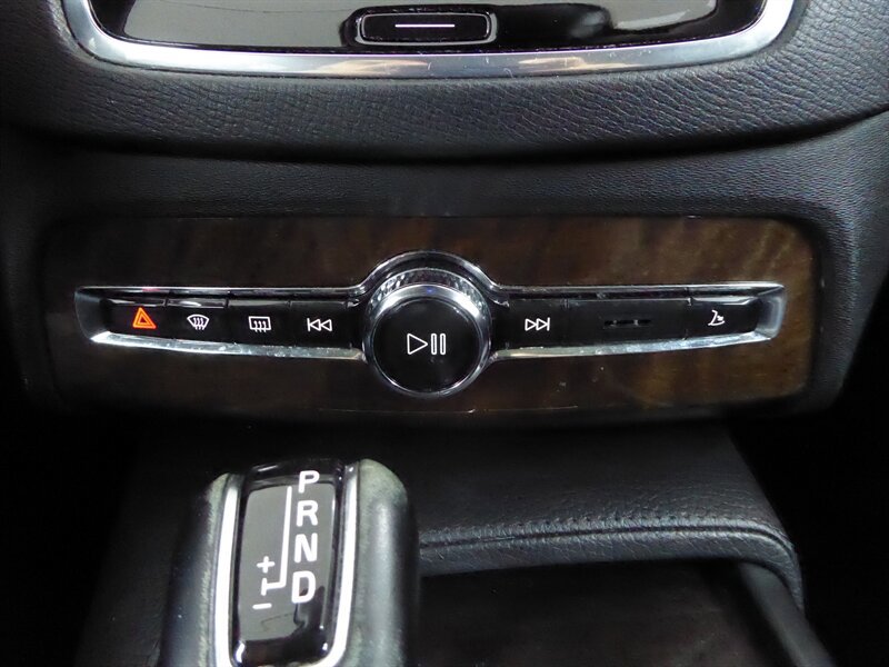 Used 2016 Volvo XC90 T6 Momentum w/ Momentum Plus Package AWD/4WD image 14