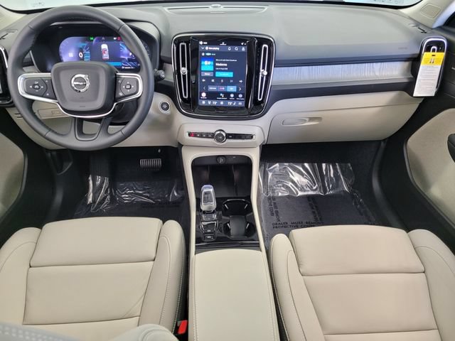 New 2026 Volvo XC40 B4 Plus w/ Climate Package FWD image 16