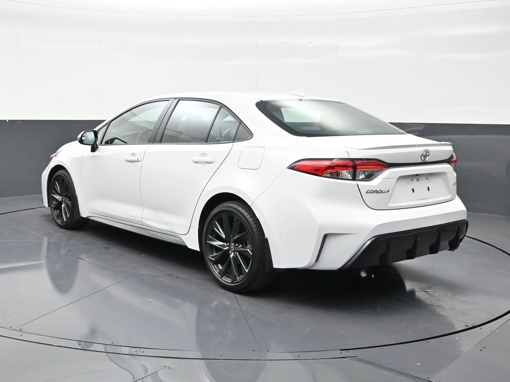 Used 2024 Toyota Corolla SE FWD image 3