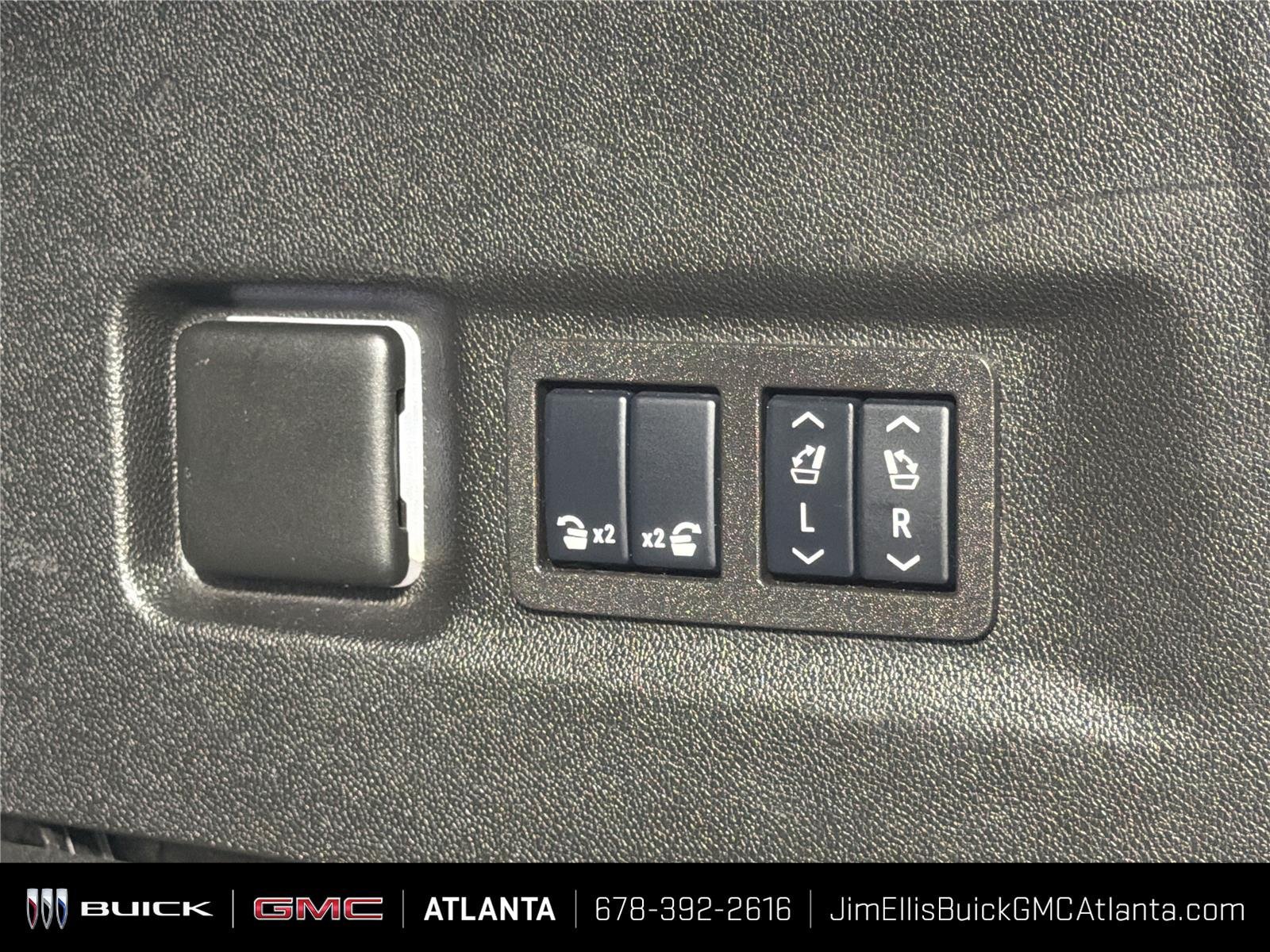 Used 2024 GMC Yukon XL Denali RWD image 17
