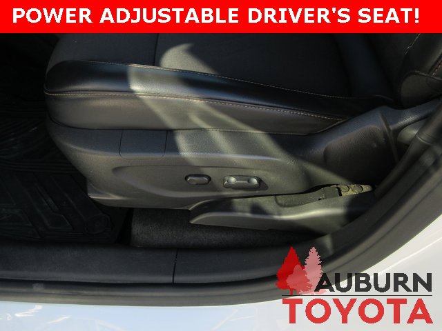 Used 2022 Chevrolet Trax LT w/ LT Convenience Package image 12