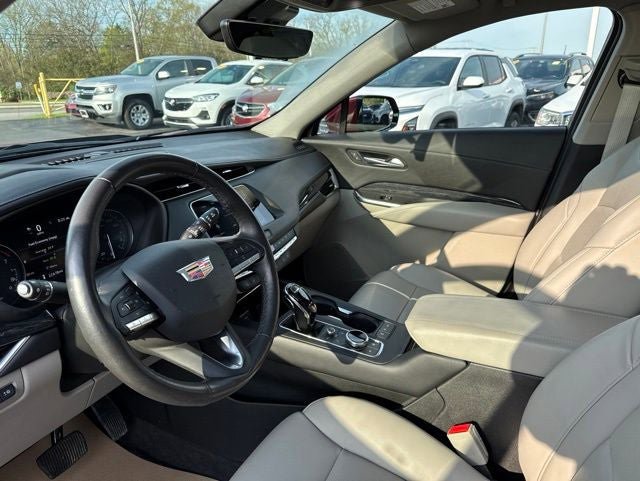 Used 2023 Cadillac XT4 Premium Luxury w/ Technology Package FWD image 9
