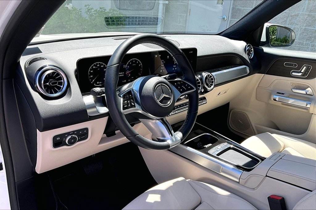Used 2026 Mercedes-Benz GLB 250 4MATIC image 13