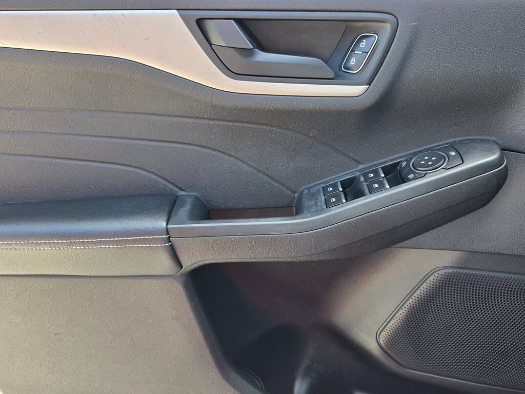 Used 2022 Ford Escape SE w/ Convenience Package FWD image 24