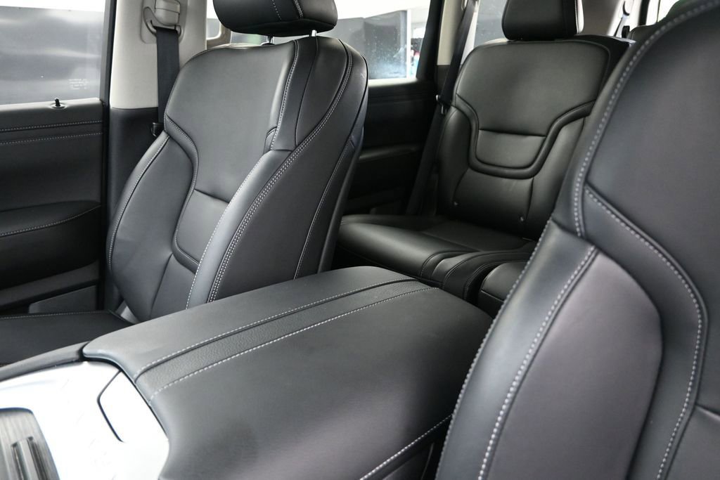 Used 2025 Nissan Armada SV RWD image 14